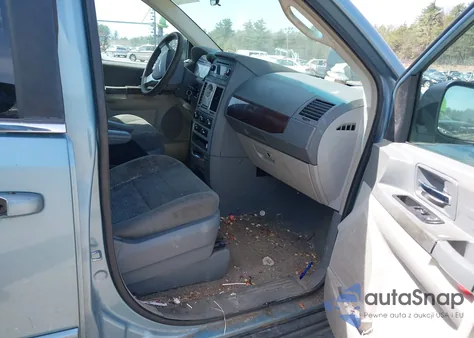 2009 Chrysler Town & Country Lx from USA, damaged, VIN 2A8HR44E69R640991